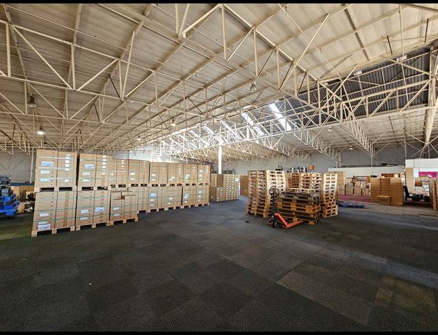 4,665M² WAREHOUSE TO LET IN LINBRO PARK